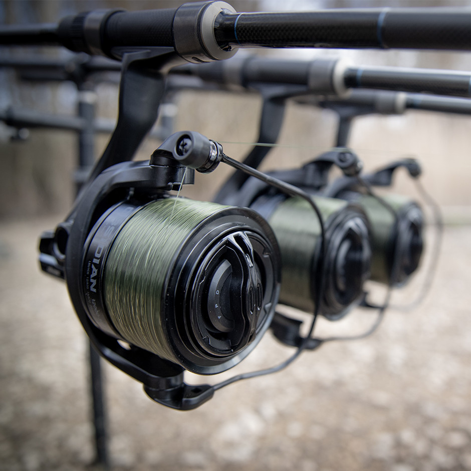 Moulinet Okuma Obsidian Carp Big Pit (Incl. Bobine de réserve)