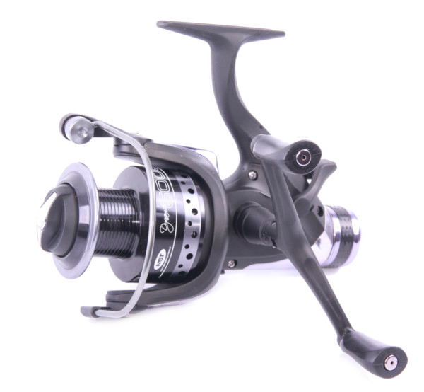 Ensemble Carpe Daiwa Black Widow avec cannes, moulinets et accessoires ! - Moulinet NGT Dynamic Deluxe Carpe Runner à 10 roulements à billes